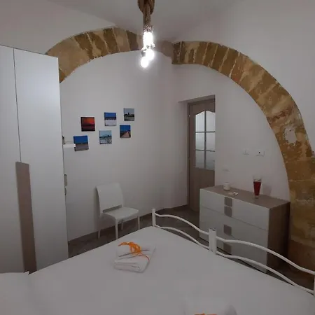 Apartment Ilassia House *
